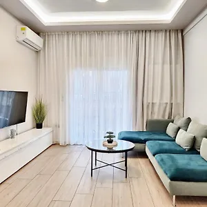  Apartment Center With A Modern Breeze