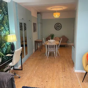 https://right-by-leigh-broadway-private-garden-large-ground-fl-apt.cambridgehotelsuk.com